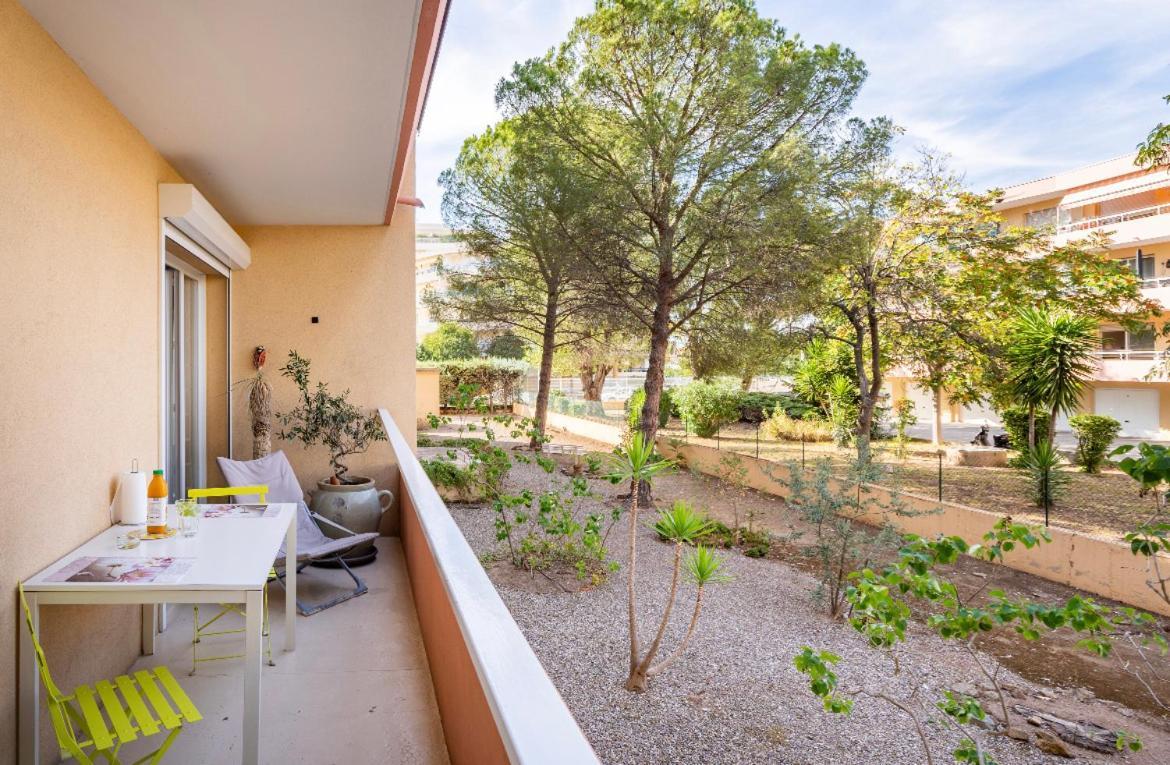 Joli T2 Tres Proche De La Plage De Fréjus Exterior foto